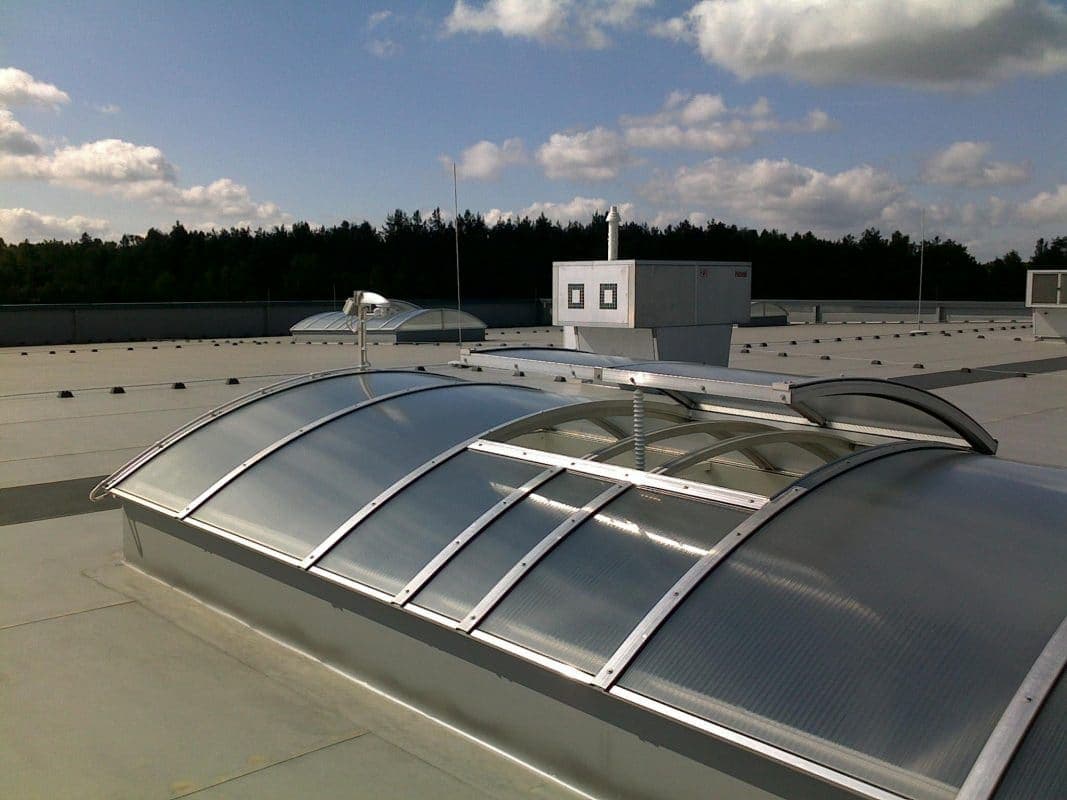 Pasma świetlne z klapami przewietrzającymi