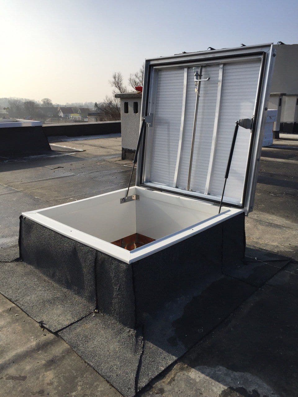 Wyłazy dachowe NRO/Broof t1